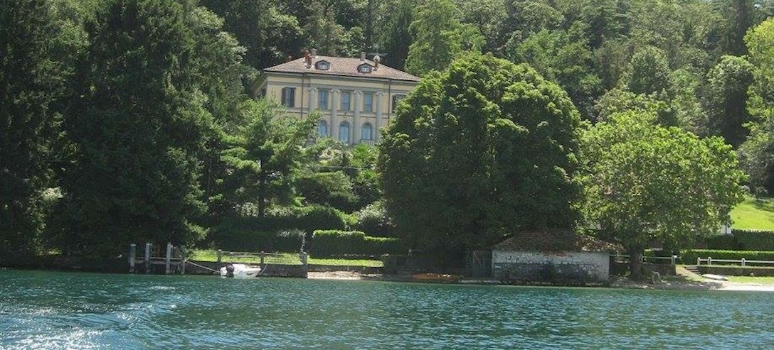 Prestigious Lakeside Villa